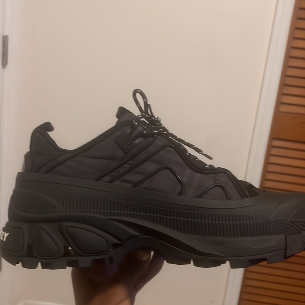 Burberry Shoes - Picture 6 of 6